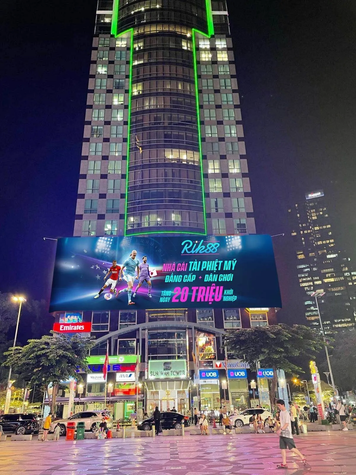 Loạt billboard Rik88 tại các tòa nhà cao tầng đang tạo nên làn sóng tranh luận về tính xác thực.